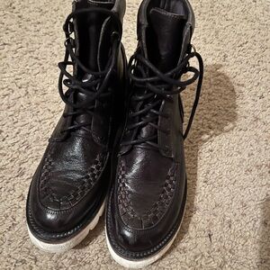 Bedstu Elisha II black boots.